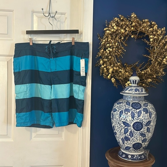 NWT Men’s Old Navy Striped Swim Trunks Board Shorts Size XXL - Picture 1 of 9